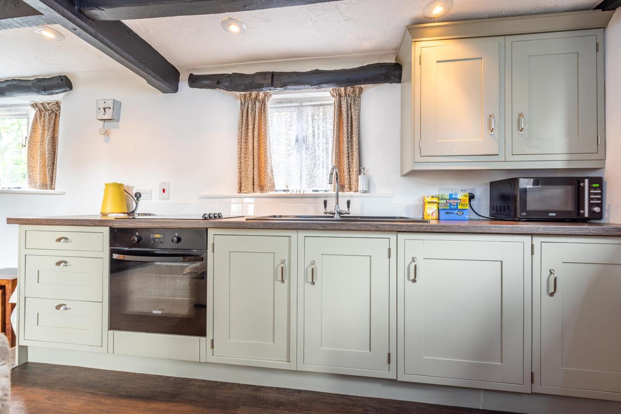 Valley Farm Holiday Cottages Аксмінстер Номер фото