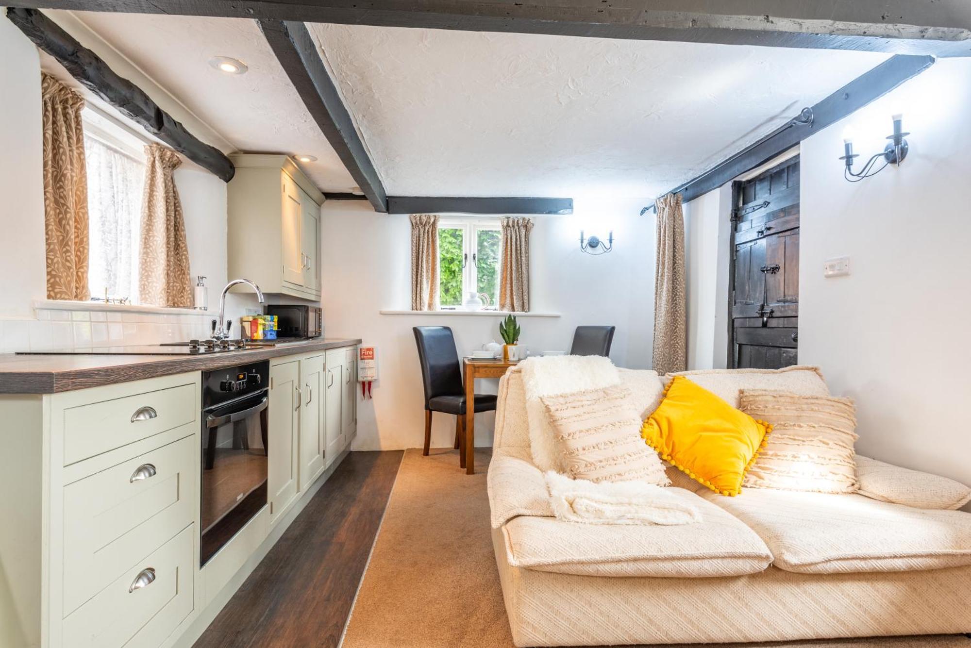 Valley Farm Holiday Cottages Аксмінстер Номер фото