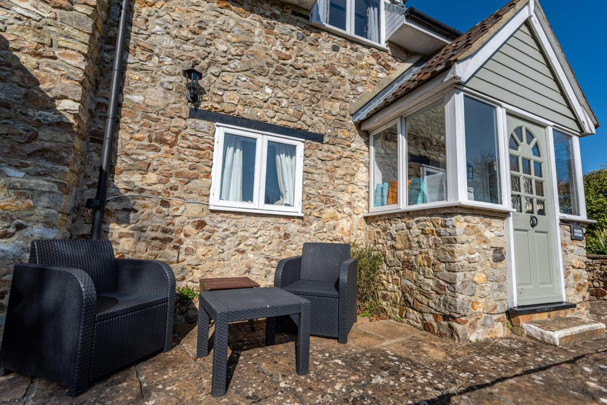 Valley Farm Holiday Cottages Аксмінстер Номер фото